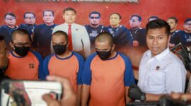 Satreskrim Polres Jombang ketika menggelar konferensi pers kasus penyalahgunaan BBM, Selasa (17/12/2024) 