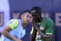 Flavio Silva usai mencetak gol ke-empat Persebaya Surabaya ke gawang Persik Kediri dalam laga lanjutan BRI Liga 1, di Stadion Gelora Bung Tomo, Rabu (11/12/2024). 