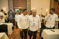 Ketua Dewan Penasehat Kadin Jatim, LaNyalla Mattalitti bersama Ketua Umum Kadin Indonesia Anindya Bakrie dalam acara Musyawarah Provinsi (Musprov) ke-VIII Kadin Jatim, di Hotel Shangri-la, Surabaya, Senin (10/2/2025). Foto : dok sentralmerahputih.id