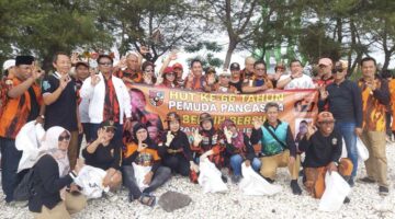 Pemuda Pancasila Surabaya Gelar Aksi Bersih-Bersih Pantai Kenjeran