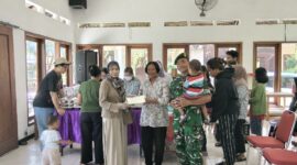 Babinsa Koramil 03 Serengan Kodim 0735/Surakarta Serka Suwarno melaksanakan kegiatan pendampingan Pos Pelayanan Terpadu (Posyandu) Anak di Aula Kelurahan Serengan, Kecamatan Serengan, Kota Surakarta, Sabtu (11/04/2026).