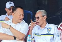Wali Kota Surabaya Eri Cahyadi bersama Ketua IMI Kota Surabaya Samsurin.foto/ist