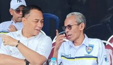 Wali Kota Surabaya Eri Cahyadi bersama Ketua IMI Kota Surabaya Samsurin.foto/ist