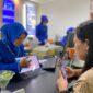 Nasabah BRI Ngawi mendapat penjelasan mengenai Tabungan Emas melalui Aplikasi BRIMO. Foto/Ist