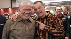 Ketua Umum PBMI AA LaNyalla Mahmud Mattalitti ketika bersama Sekretaris Jenderal IFMA Stephan Fox dalam Rapat Anggota Komite Olahraga Indonesia (KOI) di Jakarta (9/5/2026).foto : dok/ist