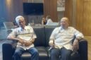 Ketua INI Kota Surabaya, Samsurin (kiri) ketika bersama Anggota DPD RI AA. Lanyalla Mahmud Mattalitti. Foto/Ist