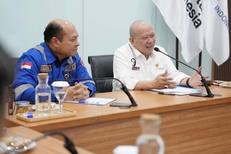 Anggota DPD RI, LaNyalla Mattalitti ketika melakukan kunjungan ke PT PAL Indonesia, di Surabaya, Selasa (28/7/2026). Foto : dok sentralmerahputih